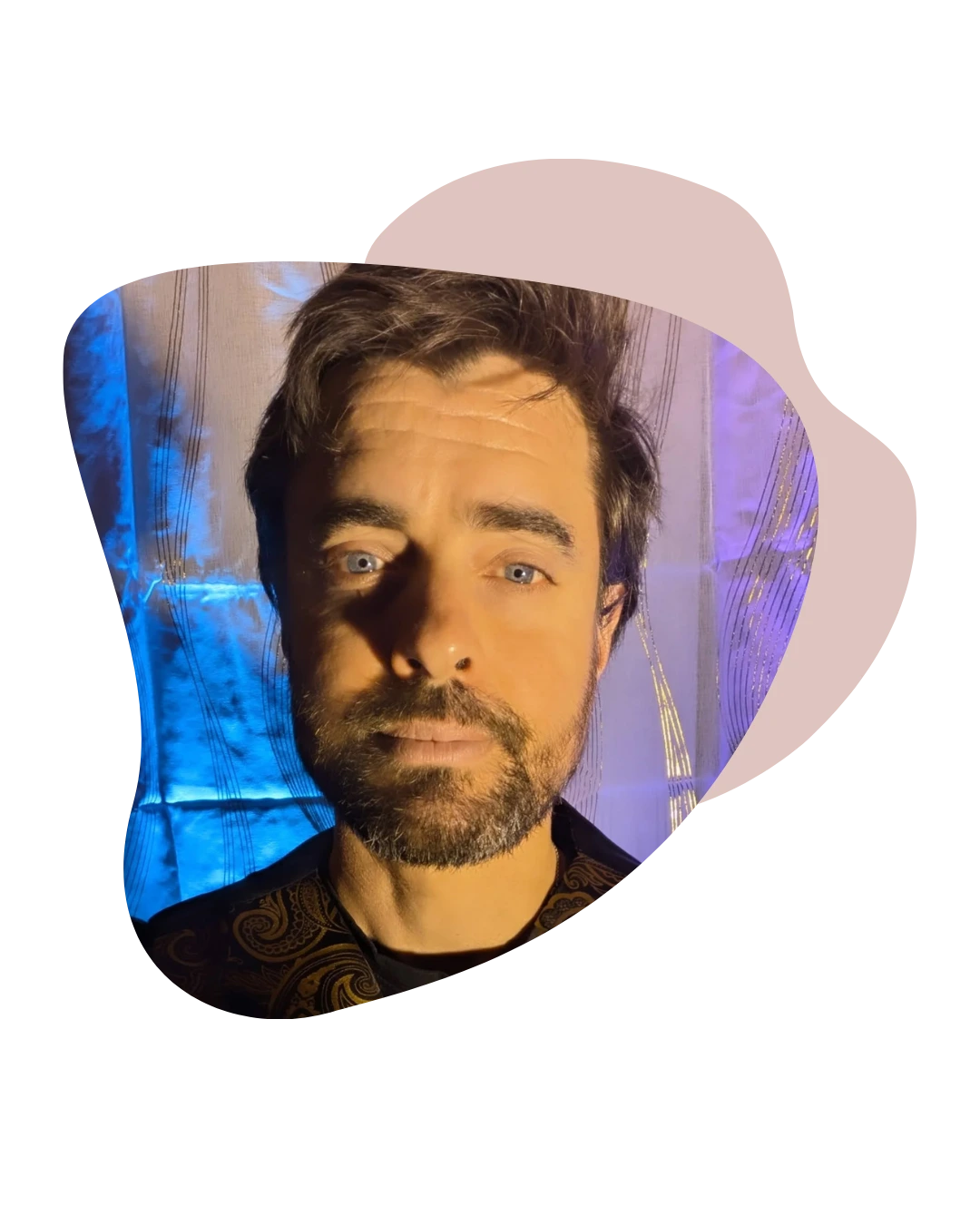 photo de jérôme chaubaud acteur au théâtre en l'air